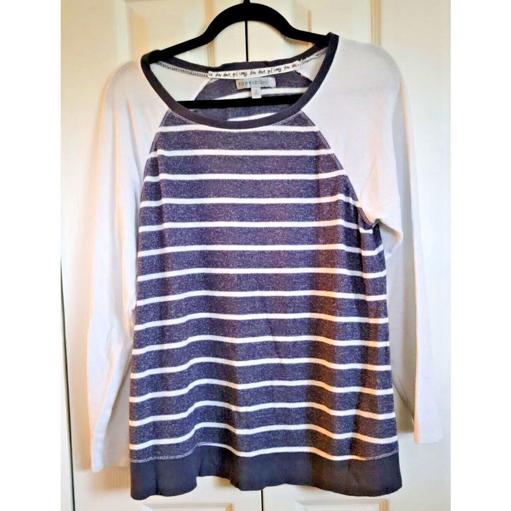Torrid Lounge 0 Gray/White Striped Fleece Sweatshirt Soft Size 0 Stretchy‎
